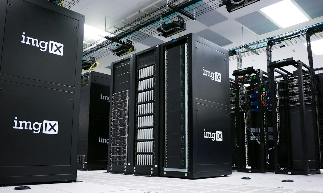 Server e infrastrutture di calcolo di un data center, fotografia illustrativa di imgix su Unsplash, non ritrae impianti di aziende nominate nell'articolo.