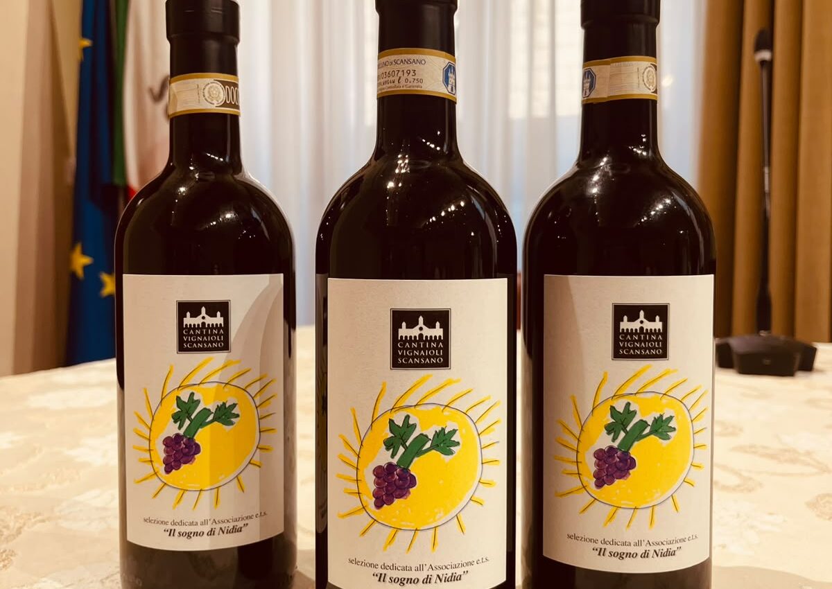 Fotografia dal materiale stampa della presentazione dell'etichetta solidale Roggiano Morellino di Scansano, Firenze 14 ottobre 2026